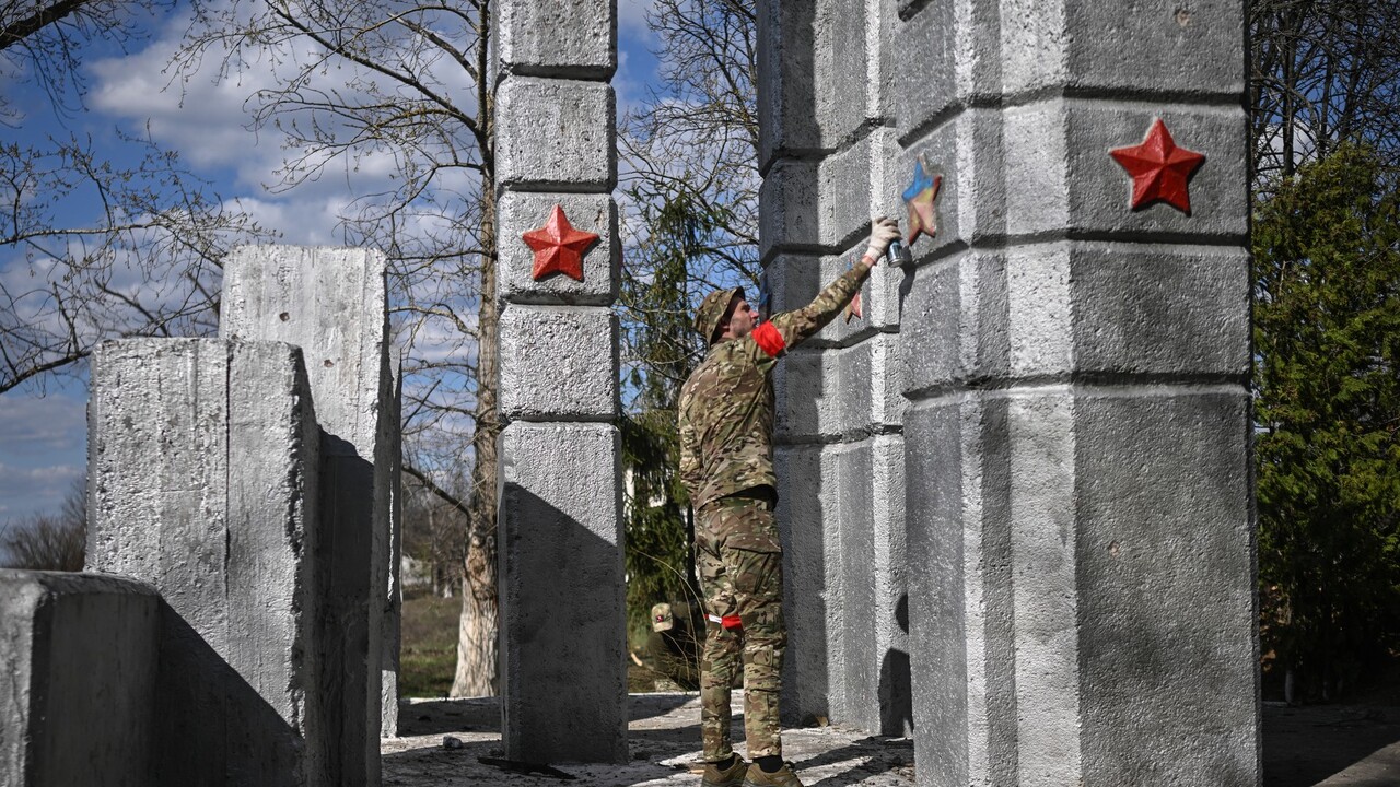 poškodený pamätník Rusko