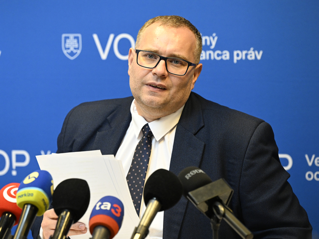 Verejný ochranca práv sa obrátil na ÚS kvôli novému zákonu o ochrane oznamovateľov. Varuje pred porušením práv