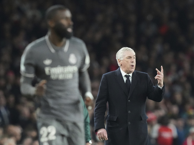Pod trénerom Realu Madrid sa trasie stolička. Ancelotti si je vedomý toho, že ho môžu na poste nahradiť