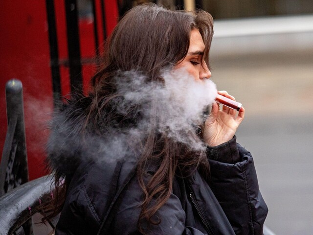Správa, ktorú nechce počuť žiaden rodič. Elektronické cigarety spravili dievčaťu z pľúc popcorn