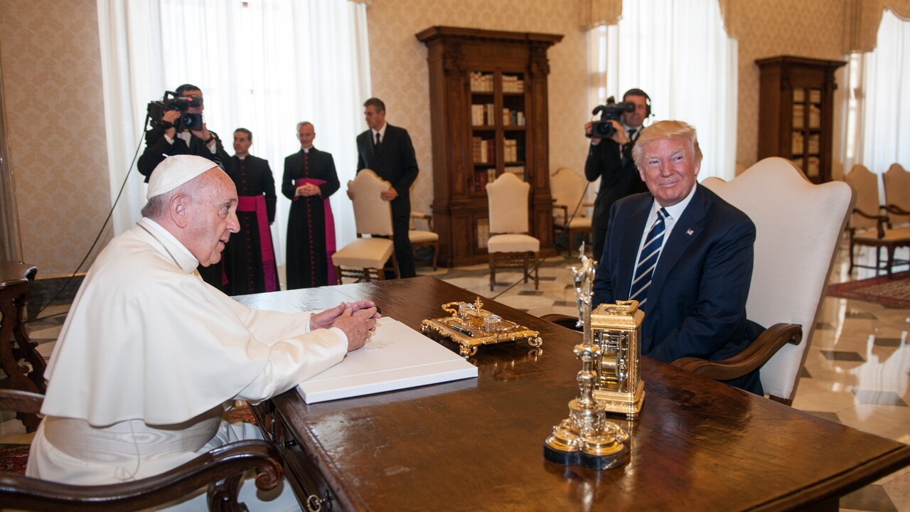 trump a pápež.jpg