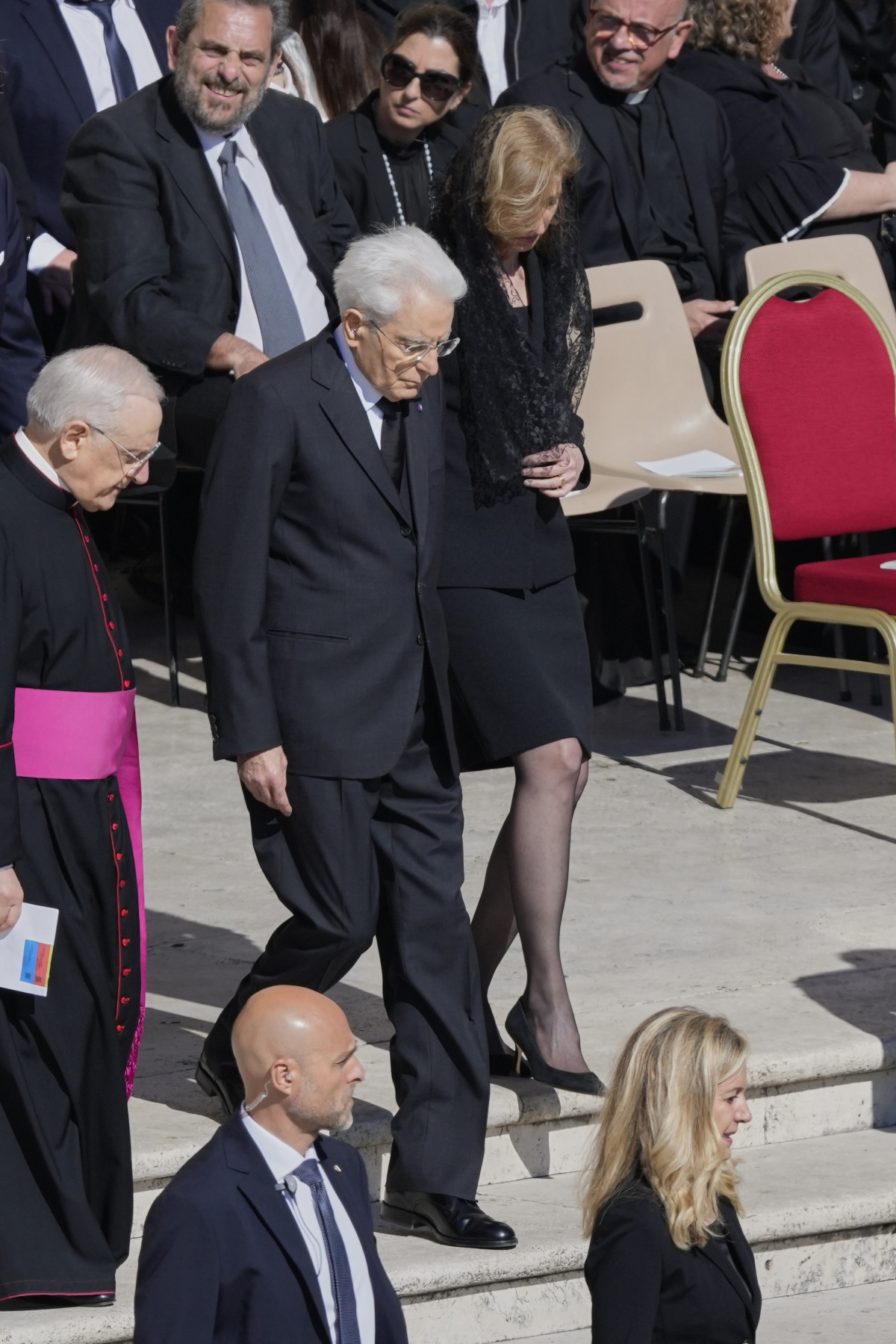 Argentínsky prezident Javier Milei, vľavo