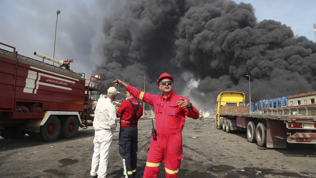 Irán výbuch požiar dym požiarnik hasiči
