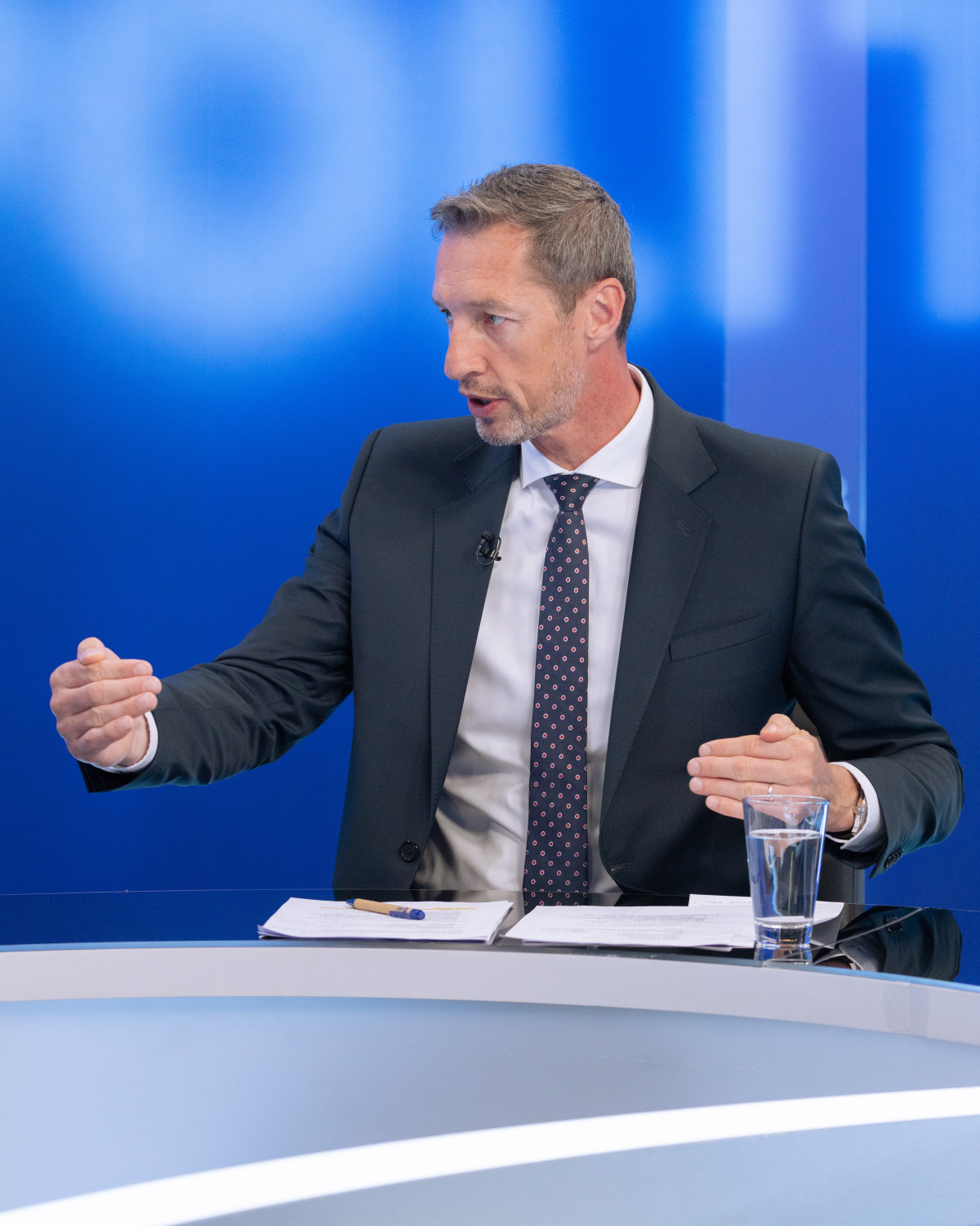 V politike Majerský