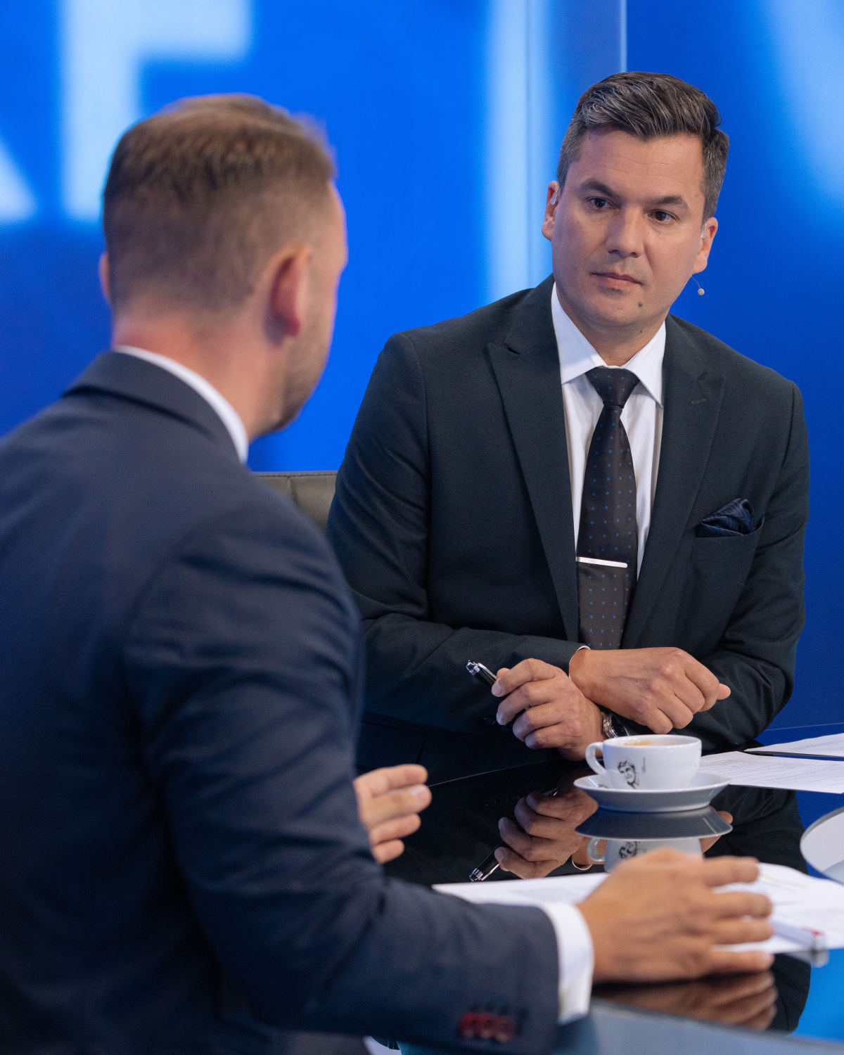 V politike Šutaj Eštok Král