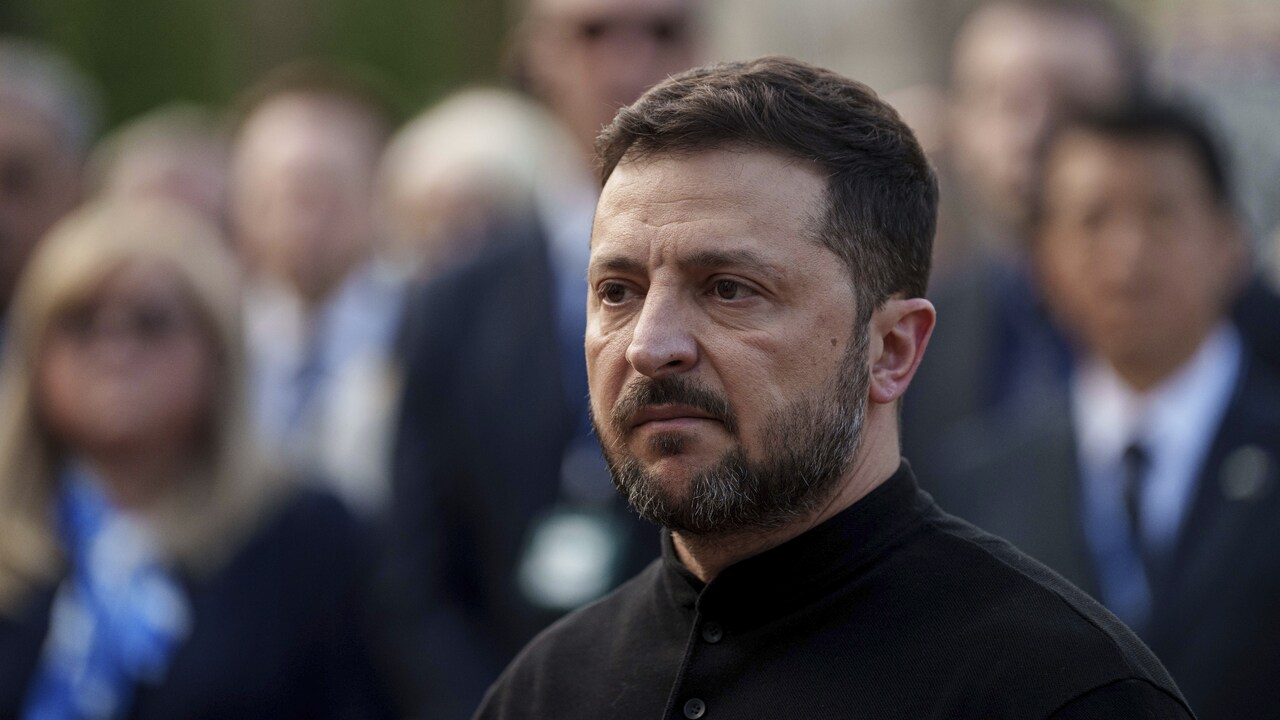 Zelenskyj žiada demisiu dvoch ministrov pre korupčný škandál v energetike. Už im neverí