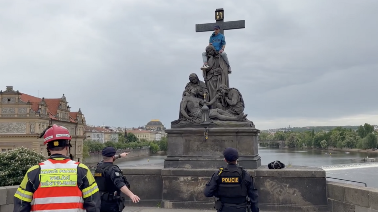 Karlov most muž evakuácia