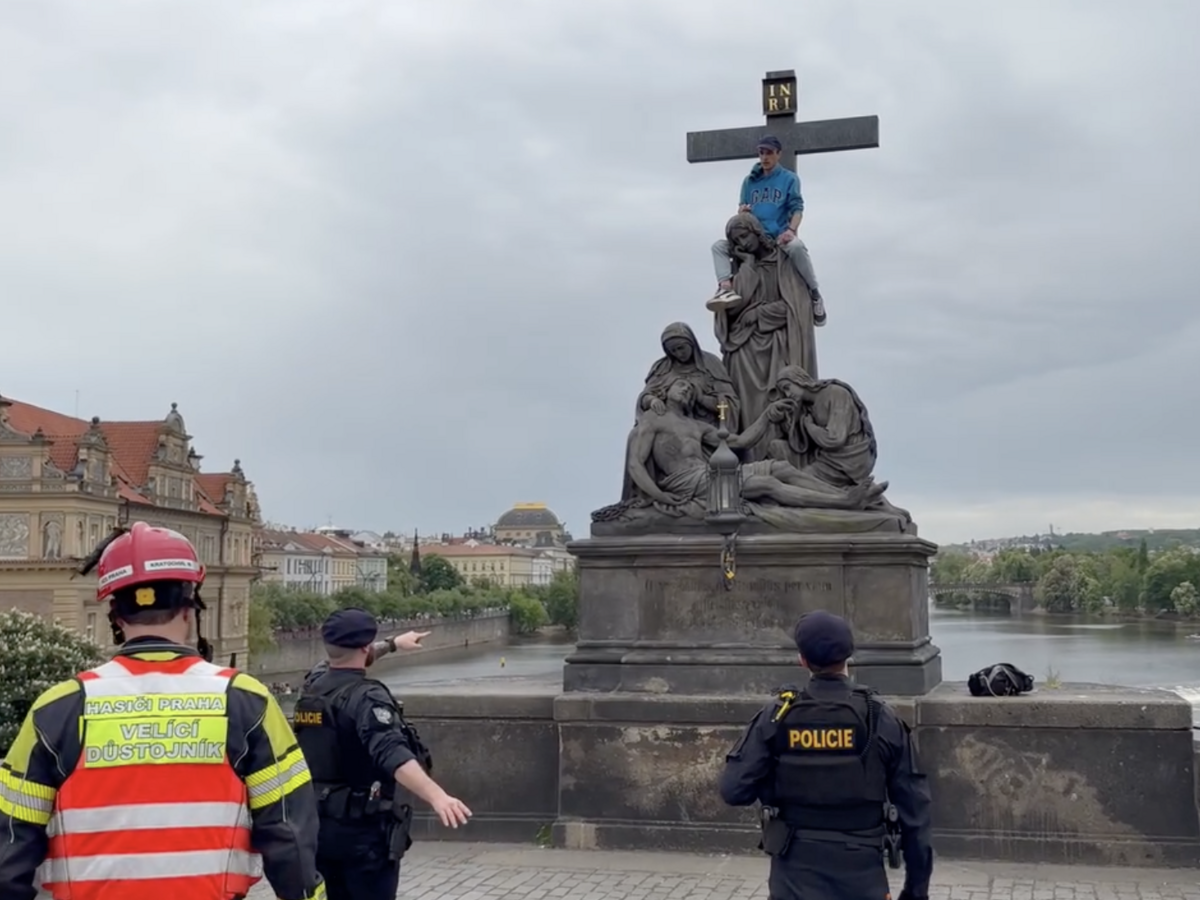 Karlov most muž evakuácia