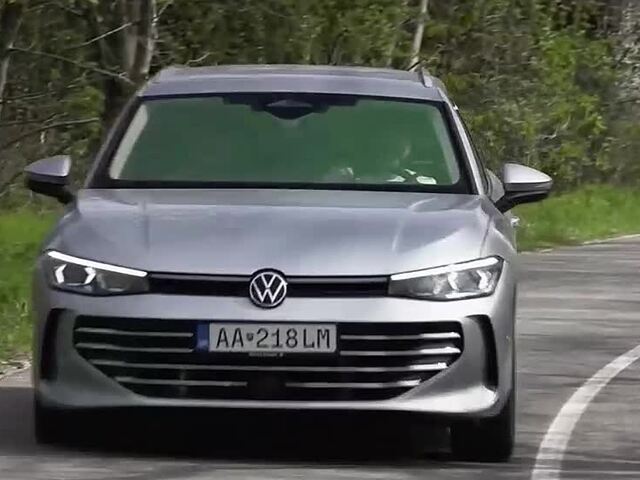 Volkswagen Passat plug-in hybrid zvláda 120 km na elektrinu, nabíja sa jednosmerným prúdom a šetrí aj benzín