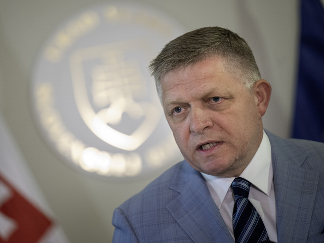 Fico chce zrušiť nedeľné politické relácie, Zelenského slová nazval vyhrážkami. Vyjadril sa aj k svojmu zdraviu