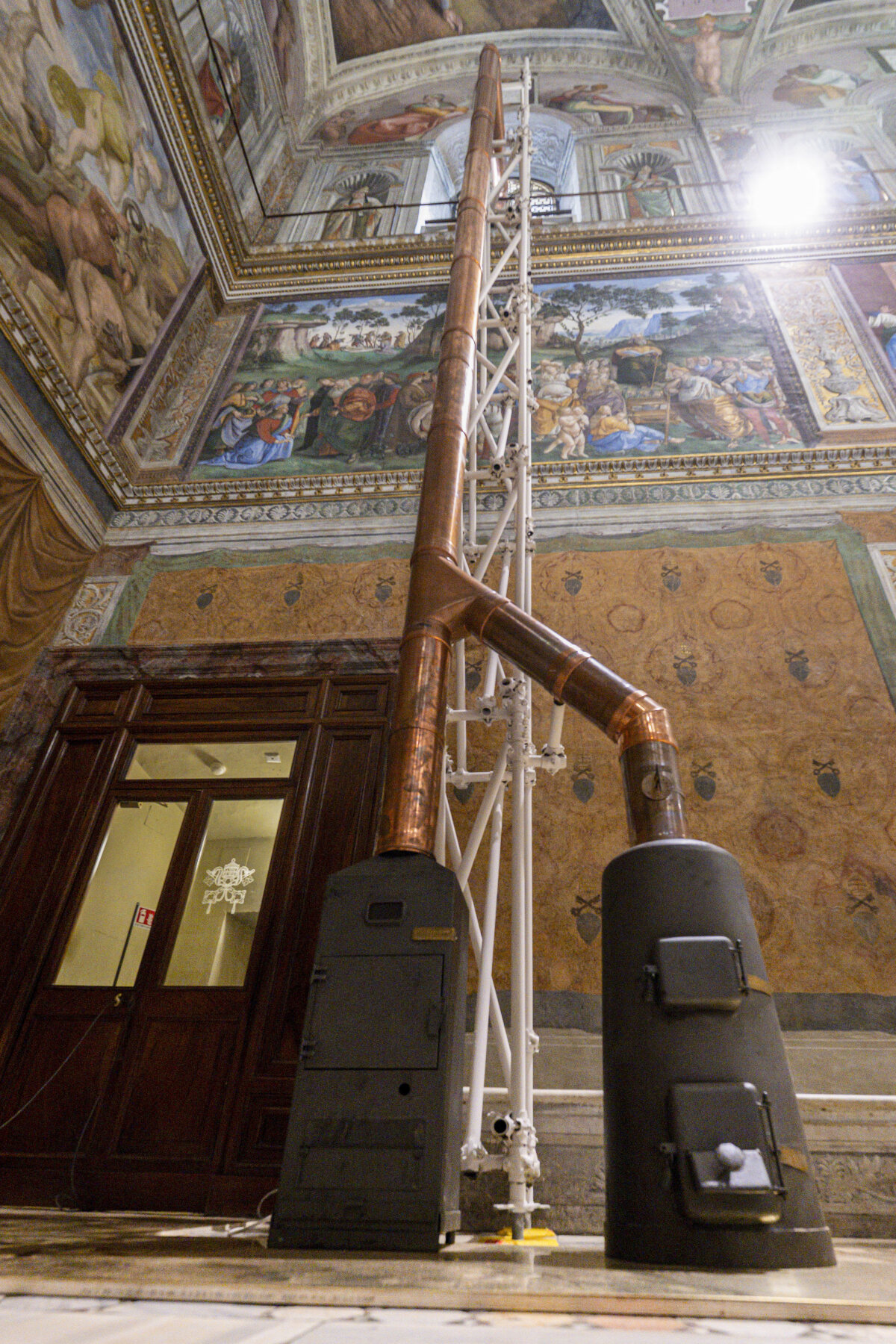 Vatikán, konkláve, komín