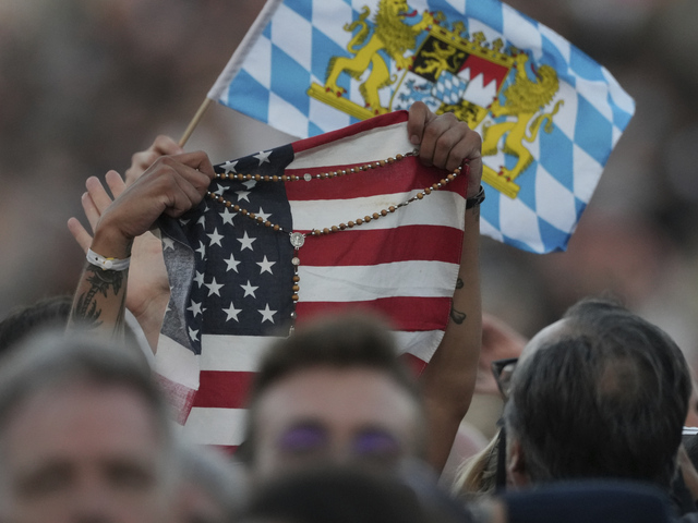 Antitrumpovec a globalista. Kým sa rodák z USA stal pápežom, kritizoval Trumpa aj Vancea. Už čelí urážkam