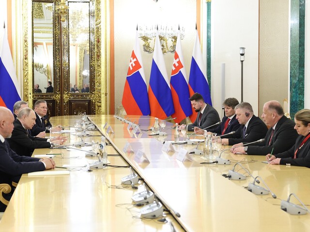 Fico sa stretol s Putinom v Moskve. Slováci majú vlastný rozum a propaganda na nich nefunguje, tvrdí premiér