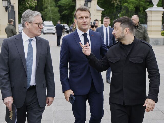 Francúzsko a Británia ešte váhajú s vyslaním vojakov na Ukrajinu. Záleží na rokovaniach s Ruskom
