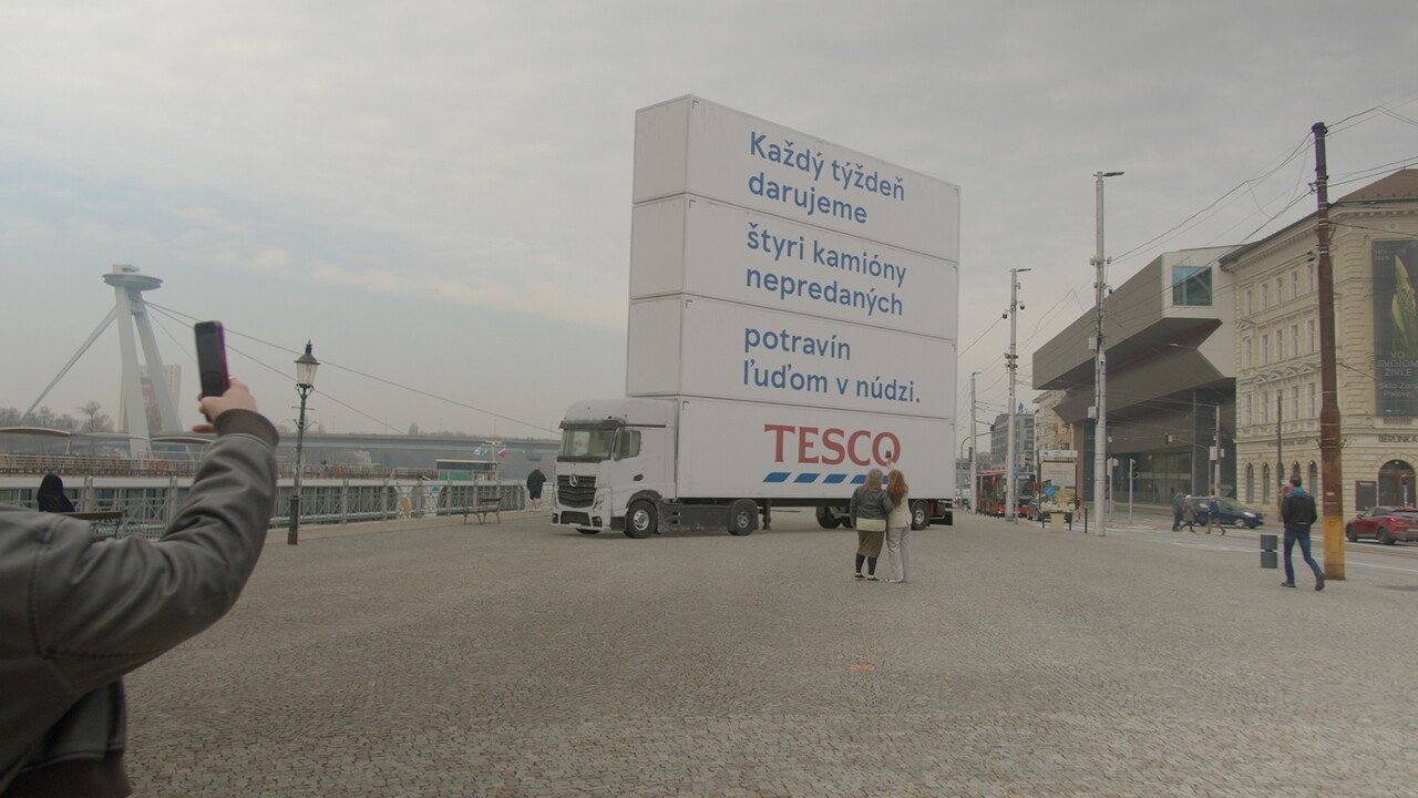 thumbnail_TESCO-kamion_BRATISLAVA m.jpg