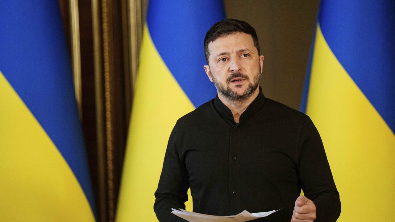 zelenskyj pred novinármi.jpg