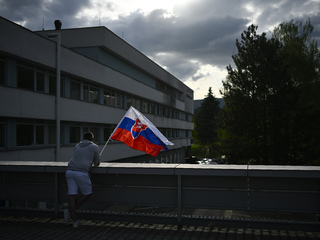 nemocnica Fico slovenská vlajka