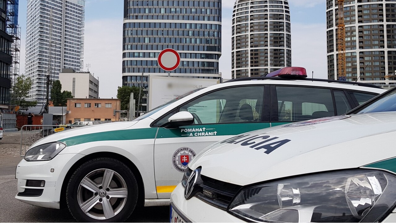 polícia policajti hliadka Nivy Bratislava 