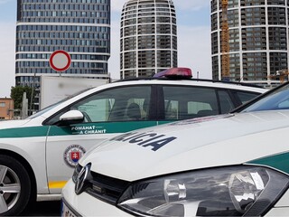 polícia policajti hliadka Nivy Bratislava 