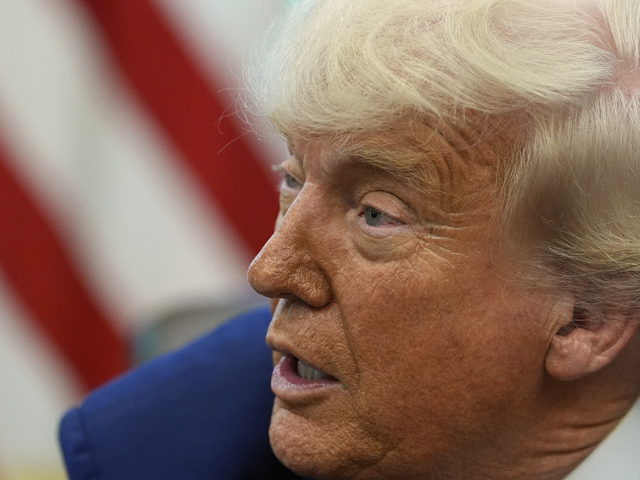 Koniec vojny? Trump hovorí o večnom prímerí, Teherán len o pokoji zbraní. Ostreľovanie trvalo do poslednej chvíle