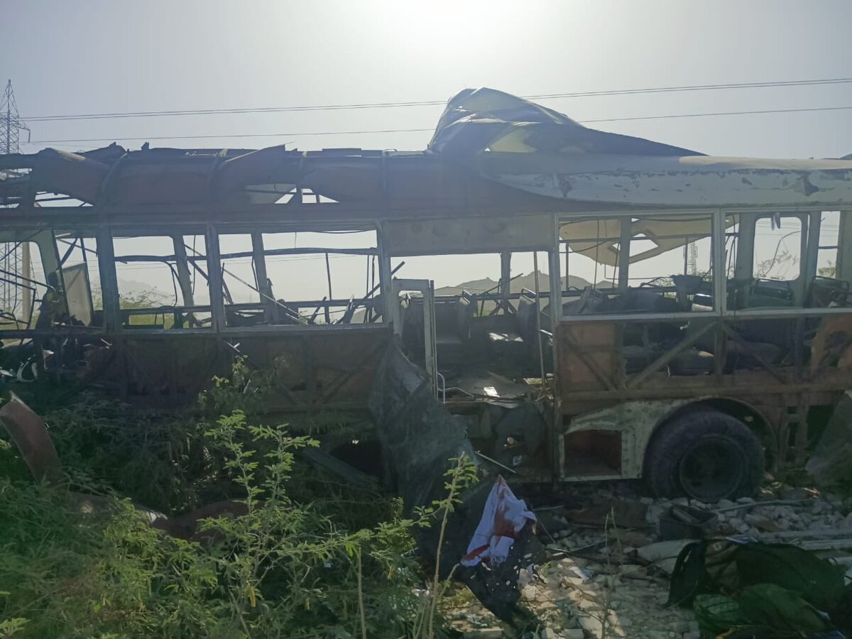 pakistan teroristicky utok na autobus