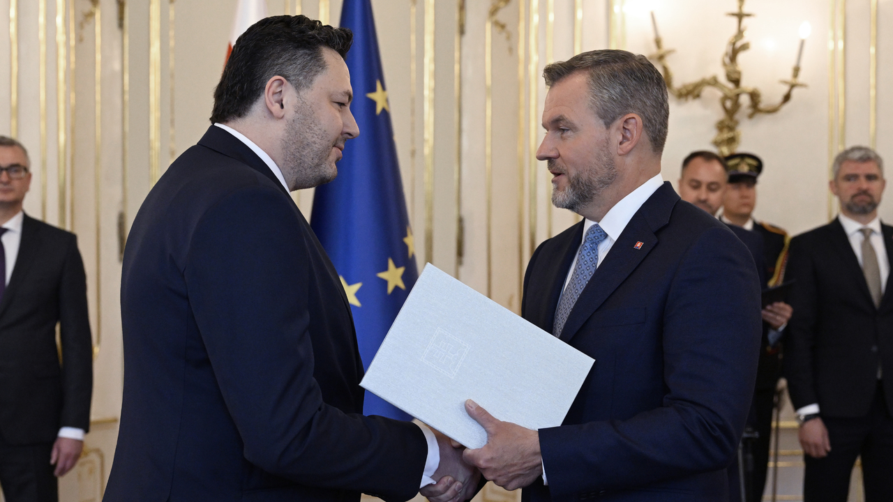 eter Pellegrini (vpravo) počas vymenovania predsedu Najvyššieho súdu SR Františka Moznera