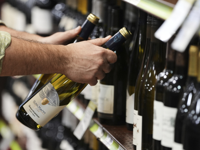 Existuje najmenej zlý alkohol? Každý chce „minimalizovať škody“, odborníci majú však jasný odkaz 