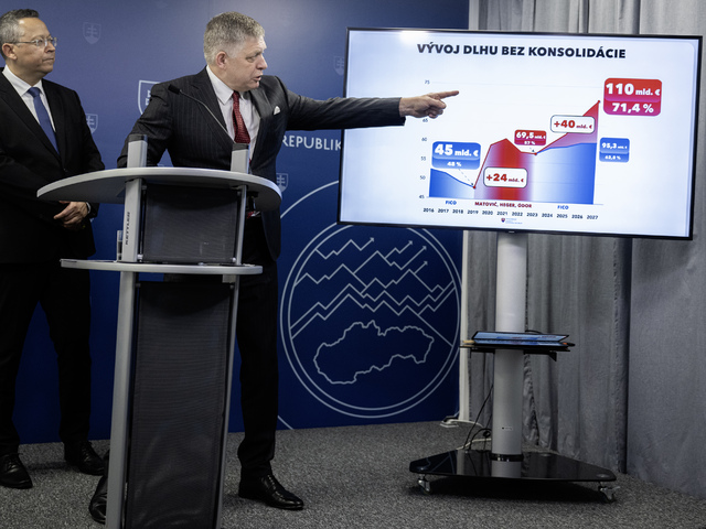 Fico pokračuje v kontrolných dňoch na ministerstvách. Posvietil si aj na rezort financií