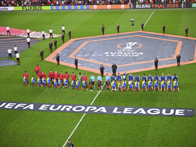 Finálový večer patril Spurs. Tottenham zdolal Manchester United a teší sa z trofeje v Európskej lige