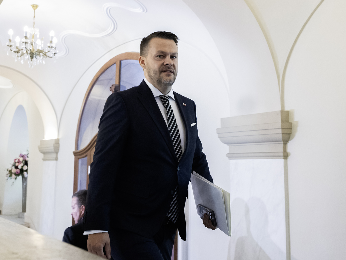 migaľ rokovanie vlády.jpg