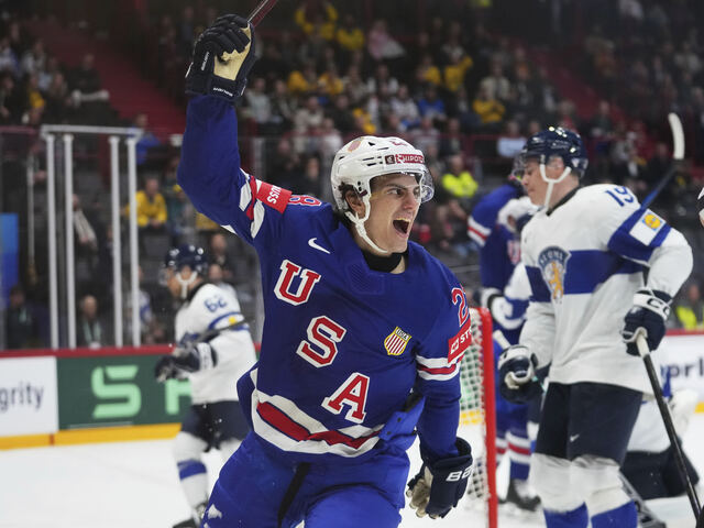 Američania si poradili s Fínskom a idú do semifinále. Na cenný kov čakajú od roku 2021