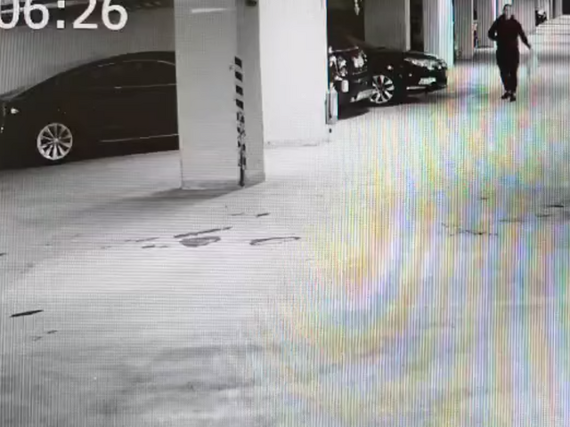 VIDEO: Zrejme nebol fanúšikom Tesly. V podzemnej garáži ju podpálil a spôsobil škodu za desaťtisíce eur