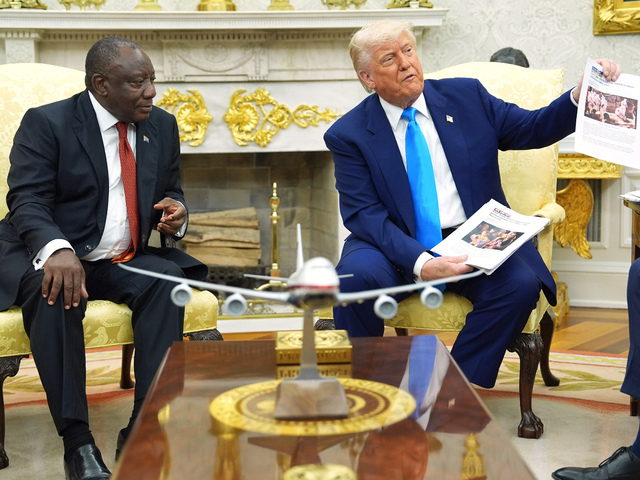 Falošné dôkazy. Trump konfrontoval prezidenta Juhoafrickej republiky s údajnou genocídou belochov v krajine