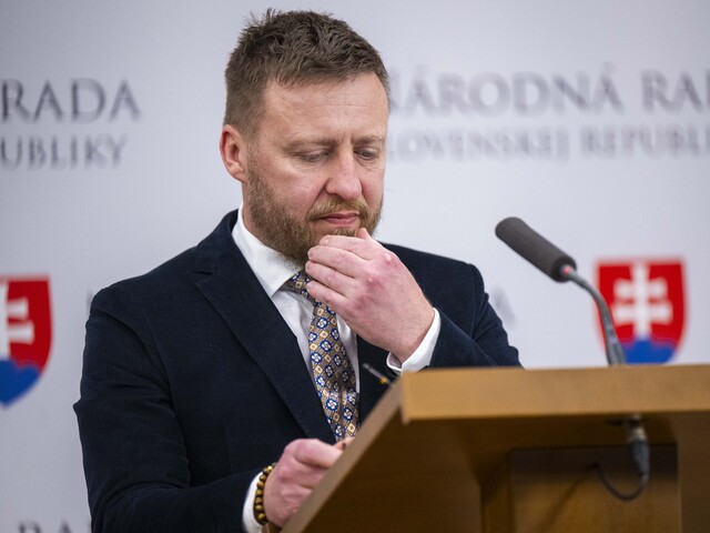 Kotlár sa obul do Hlasu, prezidenta aj vedcov. Tvrdí, že má päťtisíc strán dôkazov a ambíciu byť ministrom