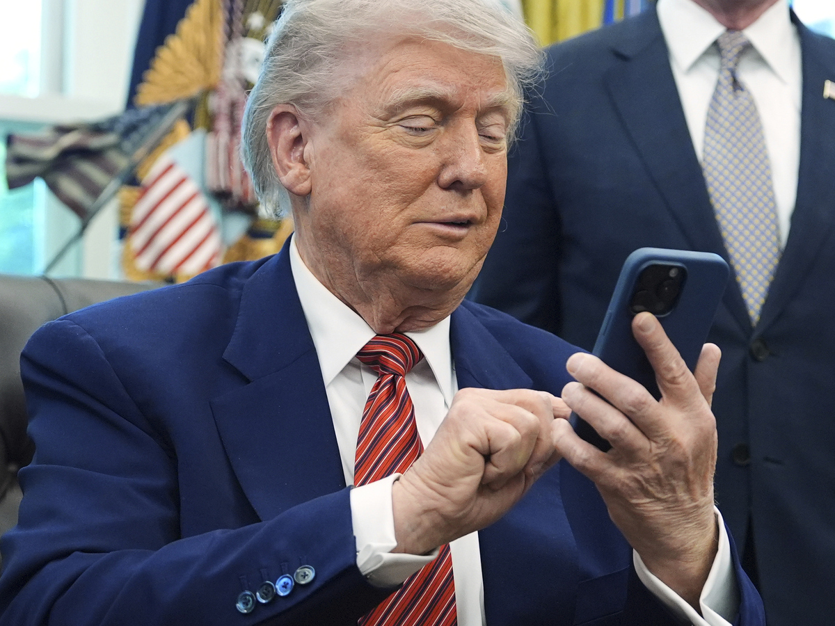 trump mobil.jpg
