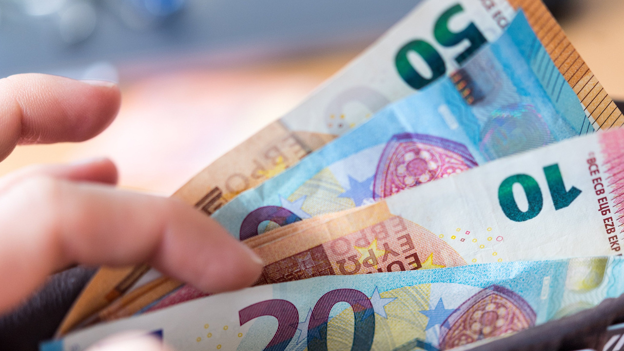 Štát zlepší saldo, no rodiny stratia peniaze. Konsolidácia zníži príjmy domácností aj o stovky eur