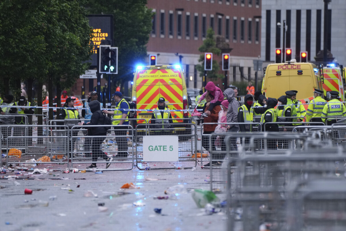Liverpool nehoda polícia sanitka 