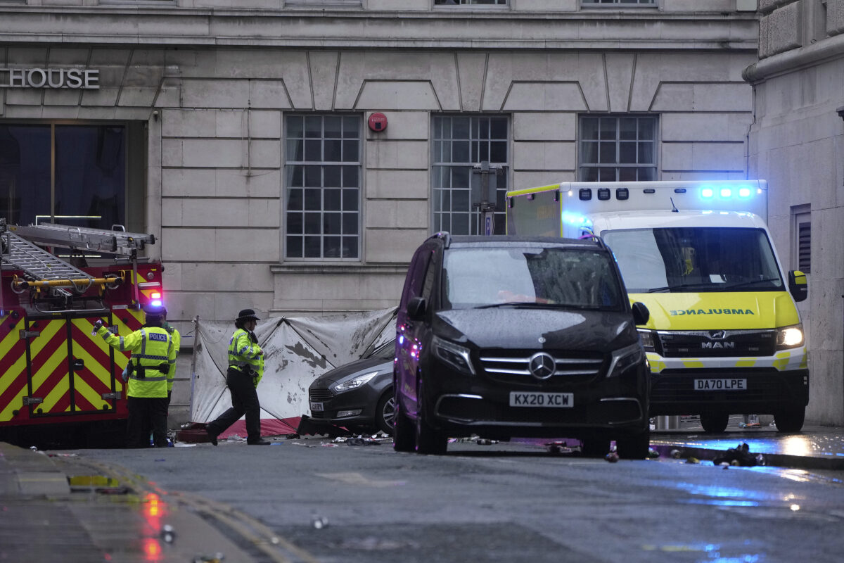 Liverpool nehoda polícia sanitka 