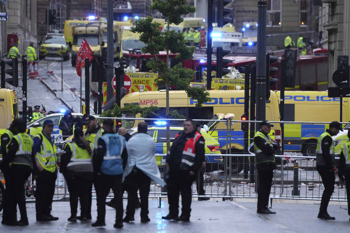 Liverpool nehoda polícia sanitka 