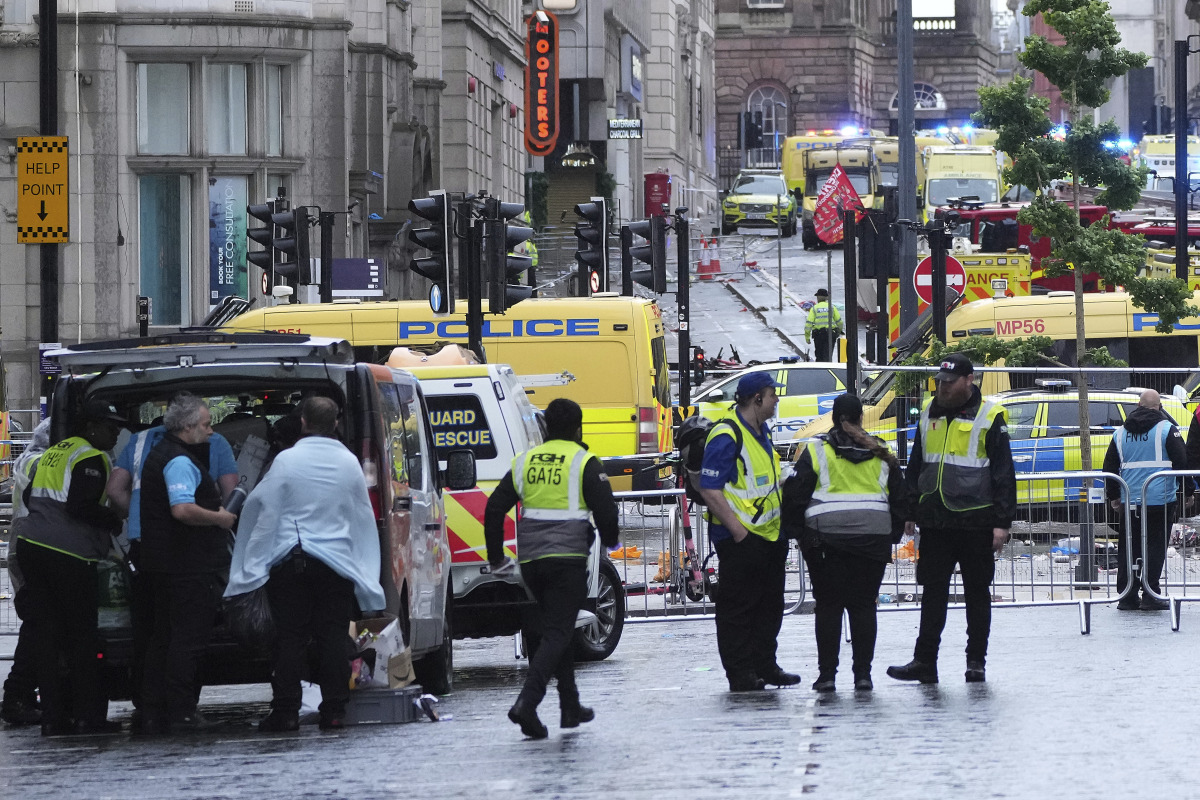 Liverpool nehoda polícia sanitka 