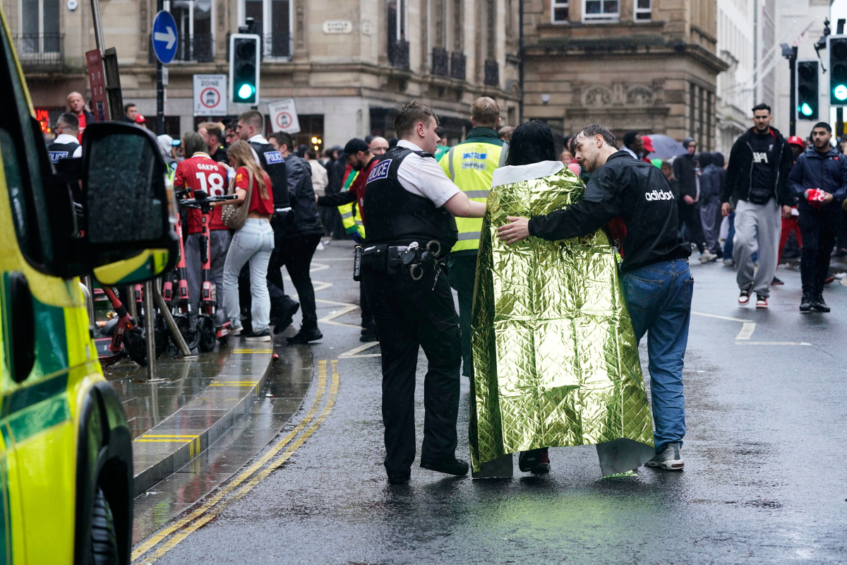 Liverpool nehoda polícia sanitka 
