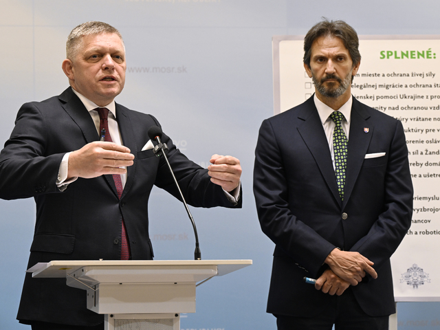 Premiér bol na kontrole na rezorte obrany. Kaliňáka vychválil, úlohy má splnené na 75 percent