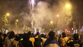 PSG fanúšikovia oslava mladí ľudia dav