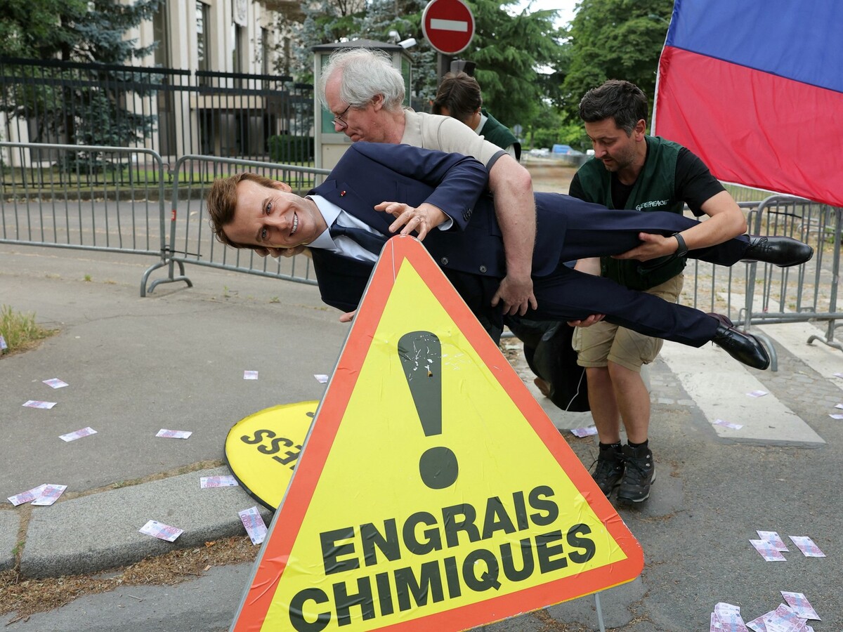Macron socha