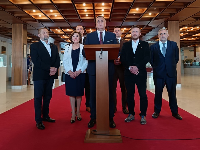 Danko je hrdý na uznesenie k protiruským sankciám. Ferenčák z Hlasu hlasoval proti, považuje ho za scestné