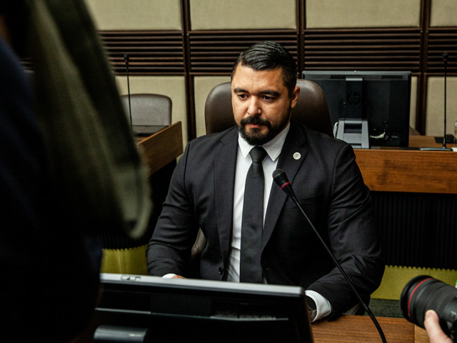 Opozícia žiada hlavu šéfa SIS, vadí jej nehoda, majetkové pomery a arogantnosť. Gašpar: Vysvetlím to inde