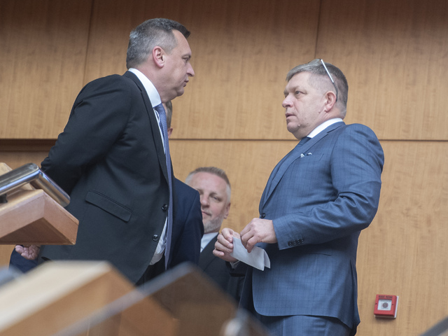 Danko vyzýva Fica na vážnu debatu o neutralite. Podľa neho by mohla byť lacnejšia než členstvo v NATO