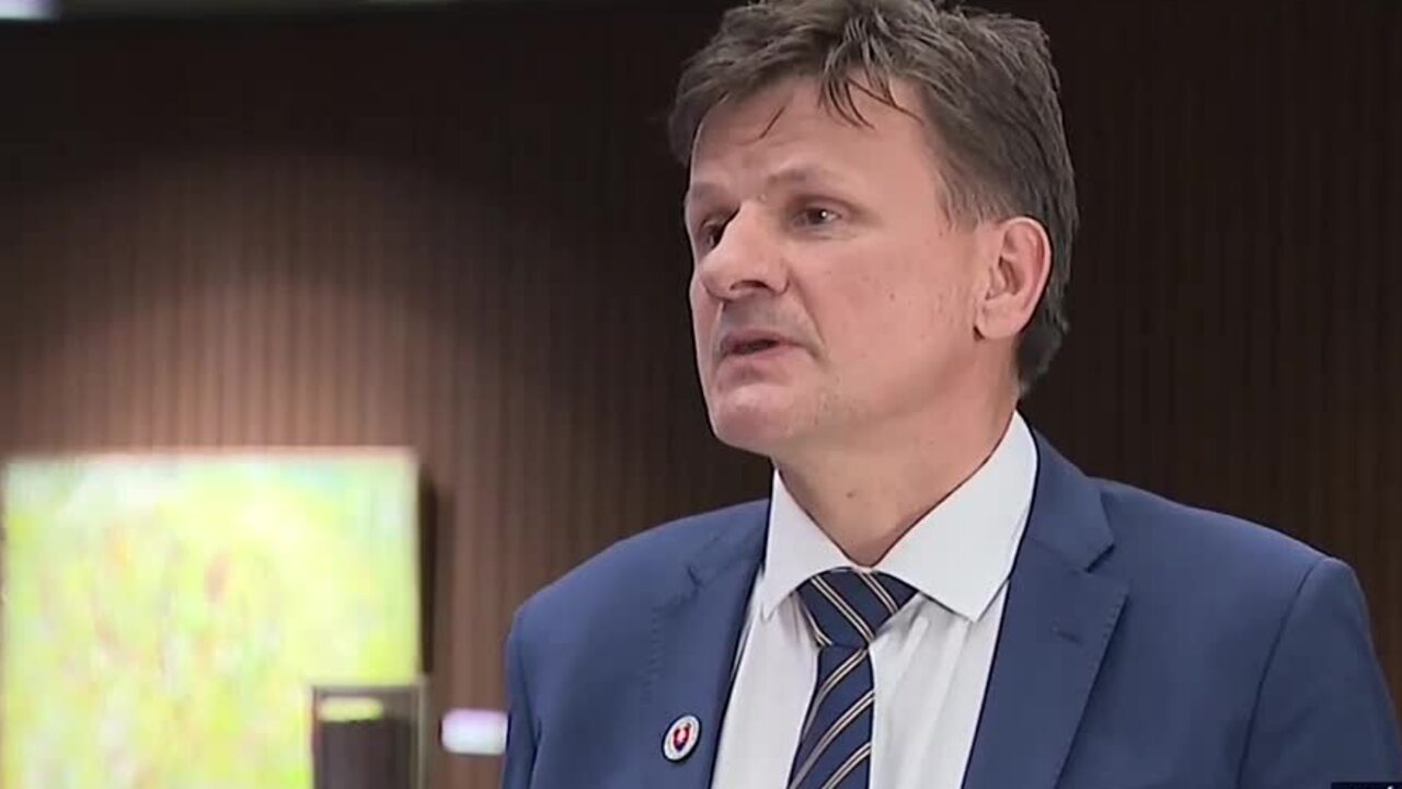 hlina král na ťahu