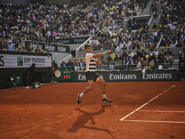 Alcaraz opäť vládne Parížu. Po päťhodinovej dráme na Roland Garros odvrátil tri mečbaly a získal piaty grandslam