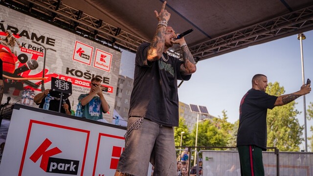 thumbnail_Pri otvorení ihriska mladých bavil aj Separ .jpg